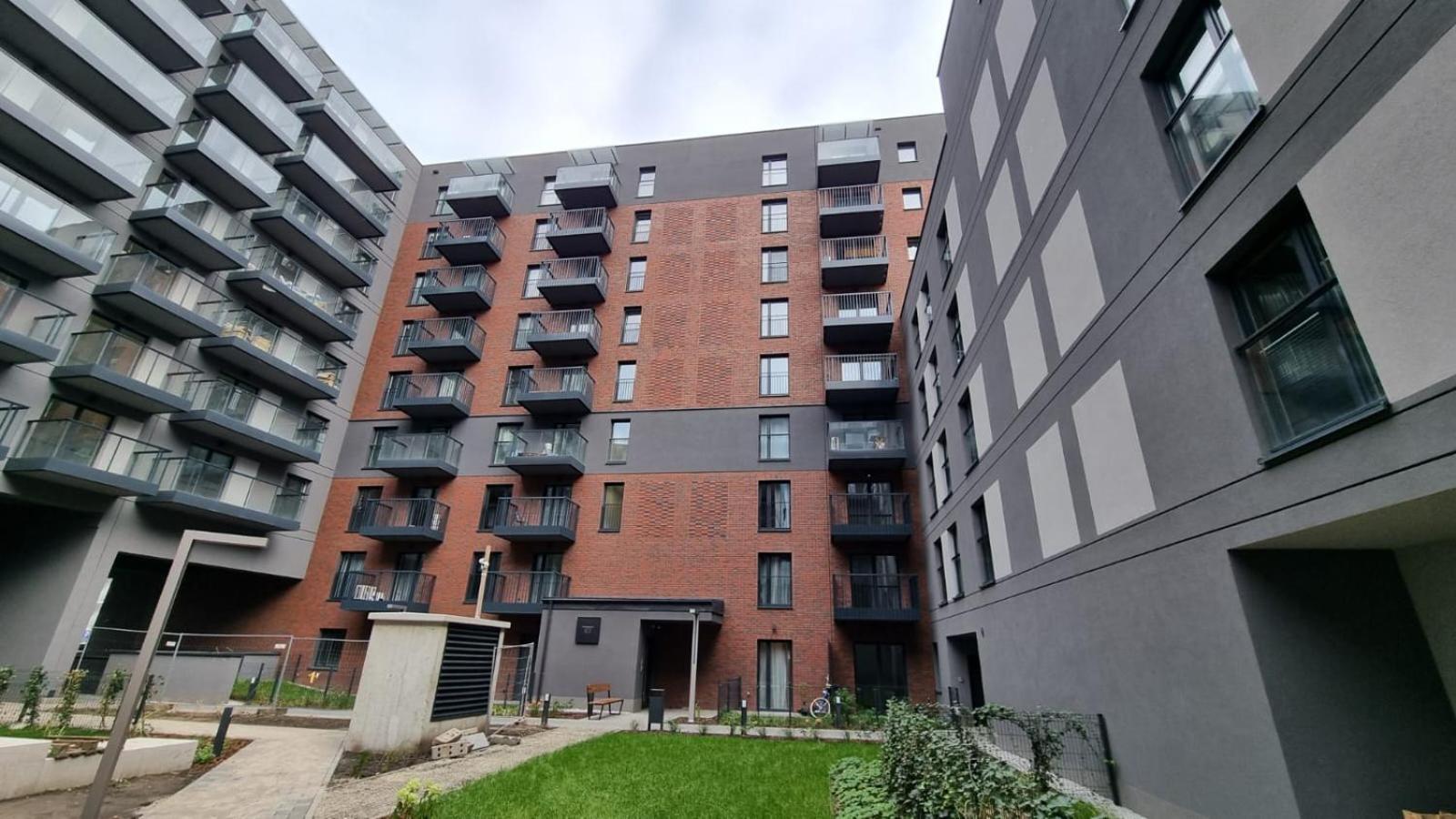 New #Madalinskiego57 - City Center, New Bulding, 2 Bedrooms, 2X Double Beds And A Fold-Out Sofa, Separate Kitchen, Air Conditioning, Balcony, Underground Parking, Self Check In 24H, Internet, Netflix, Coffee Machine, Washing Machine,1 Km To The Railw Wroclaw Bagian luar foto