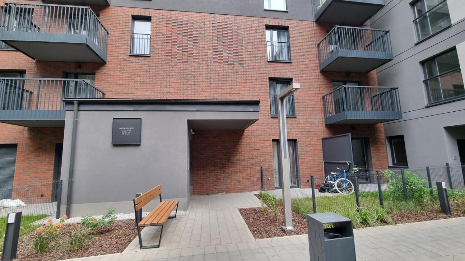 New #Madalinskiego57 - City Center, New Bulding, 2 Bedrooms, 2X Double Beds And A Fold-Out Sofa, Separate Kitchen, Air Conditioning, Balcony, Underground Parking, Self Check In 24H, Internet, Netflix, Coffee Machine, Washing Machine,1 Km To The Railw Wroclaw Bagian luar foto